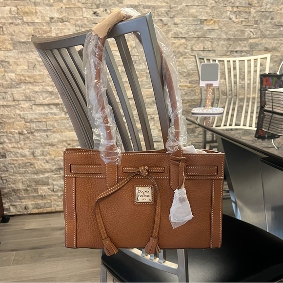 Dooney & Bourke All Weather Leather East West Tassel Tote Bag NWT 👜 - Picture 4 of 14